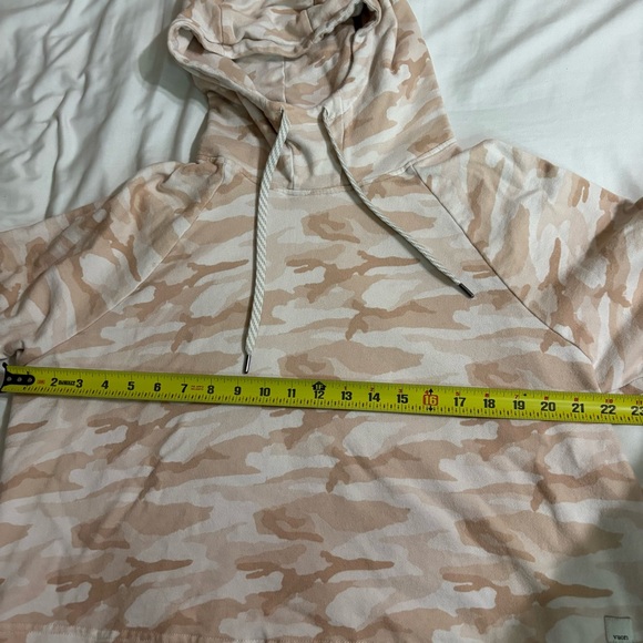 Vuori Women's Beach Hoodie Bisque Camo M Organic French Terry Sweatshirt Cotton - Picture 8 of 10